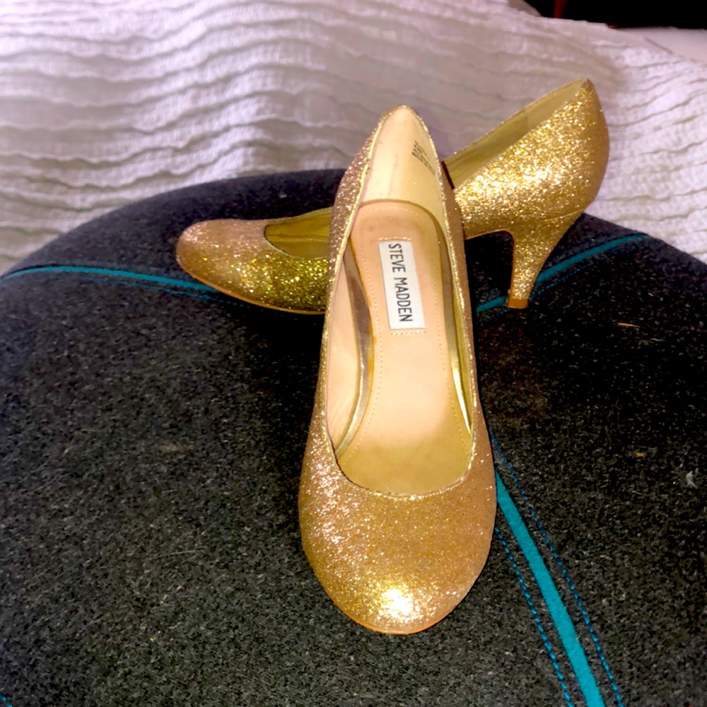 🍀5/$40 Gold Steve Madden pumps